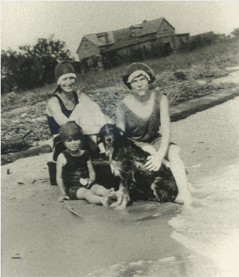 Beachgoers in the 1920s