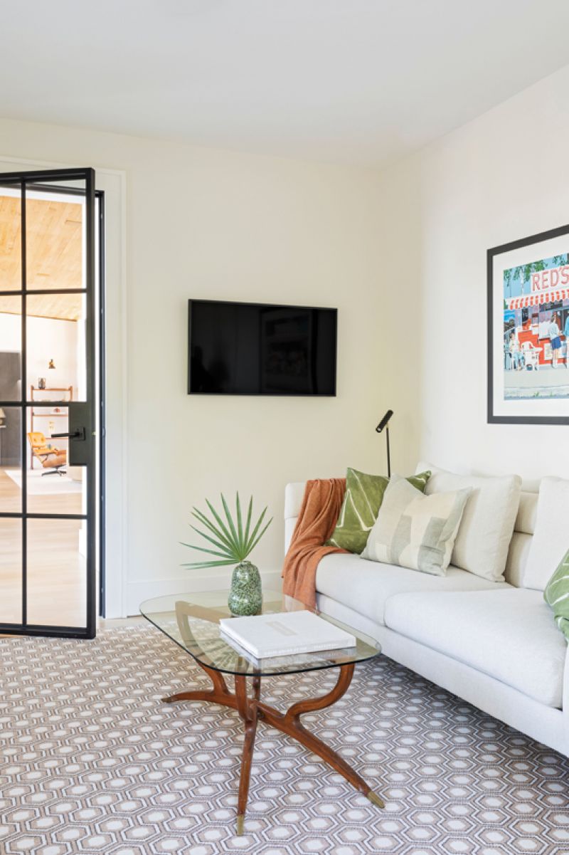 The husband’s more understated office, takes advantage of river views from the Thayer Coggin sofa, while the Italian coffee table from Elizabeth Stuart Design adds flair.