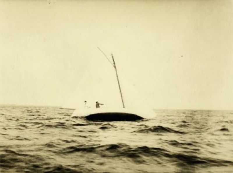 Aboard “Miladi” on Great South Bay in 1916. Belle went on to become the first woman to win a major race there.