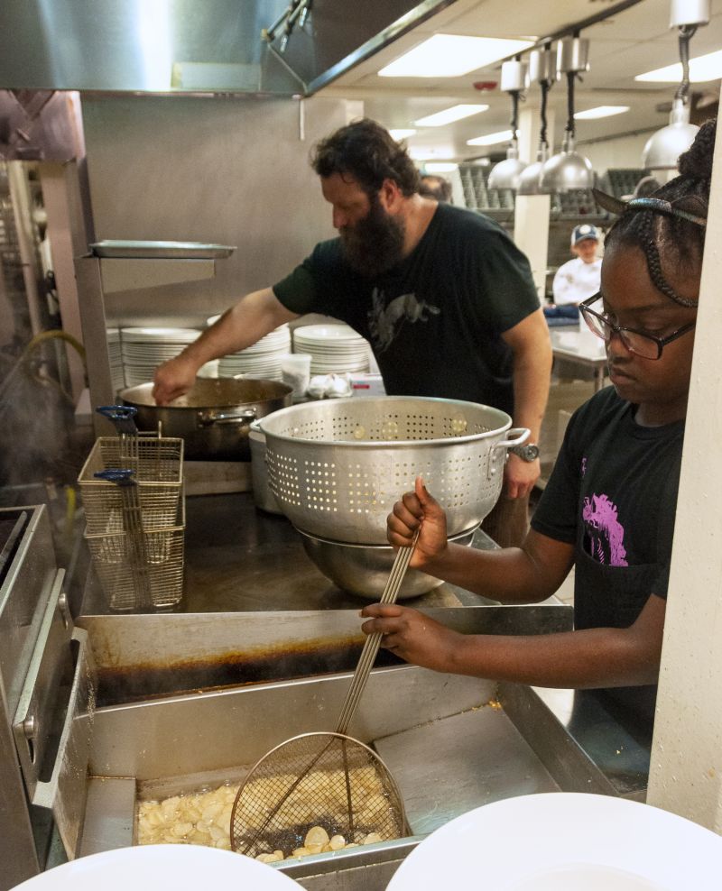 Big Chef Bob Cook of Edmund’s Oast and Little Chef Nia Khan fry potato slices.