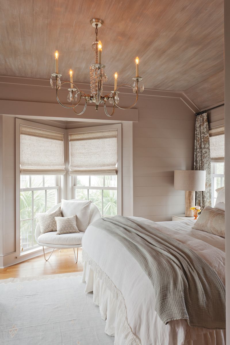 Clowney’s beak window in the master (with ceiling faux-painted like driftwood) expands the ocean view from the rear of the house.