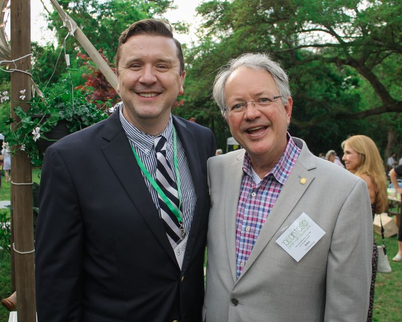 Charleston Horticultural Society executive director and emcee Kyle Barnette with Mayor John Tecklenburg
