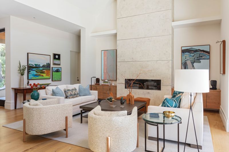 The interiors embrace its contemporary side, with tall ceilings that create a gallery-like aesthetic, inspired by Scandinavian design. The plaster fireplace surround, hand-applied by artisans Rebecca Harrelson and Taylor Faulkner, is flanked by contemporary art from local artist Ann Keane. “It’s not a big home but feels amply spacious,” says builder Scott Koenig. “It’s bright and open with a contemporary vibe, but is cozy, warm, and comfortable.”