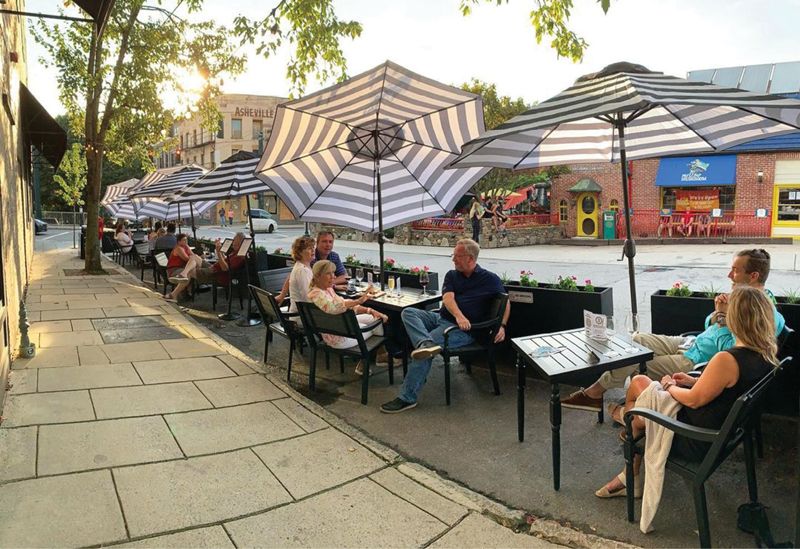 The wine patio at Benjamin Walls Gallery.